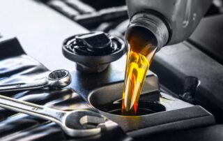 ¿Cada cuánto hay que cambiar el aceite del coche?